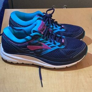 Brooks Addiction 13, women's shoe size 9 in good condition, I accept offers